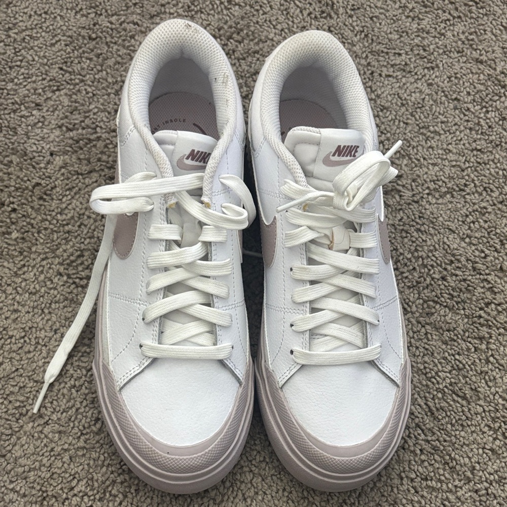 WOMENS NIKE COURT LEGACY LIFT CASUAL SHOES